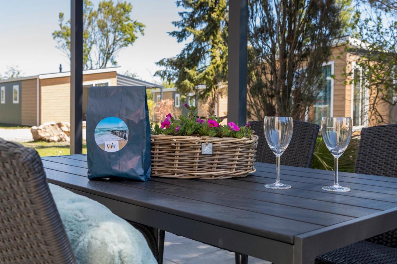 Welcome In - Vakantiepark Fort Den Haak Vrouwenpolder Exterior foto